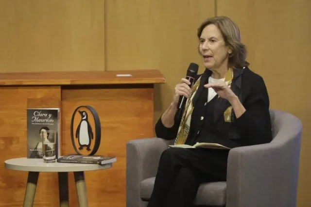 Lanzamiento-del-libro-Clara-y-Mauricio-una-historia-cultural-del-amor-CR45-700×467