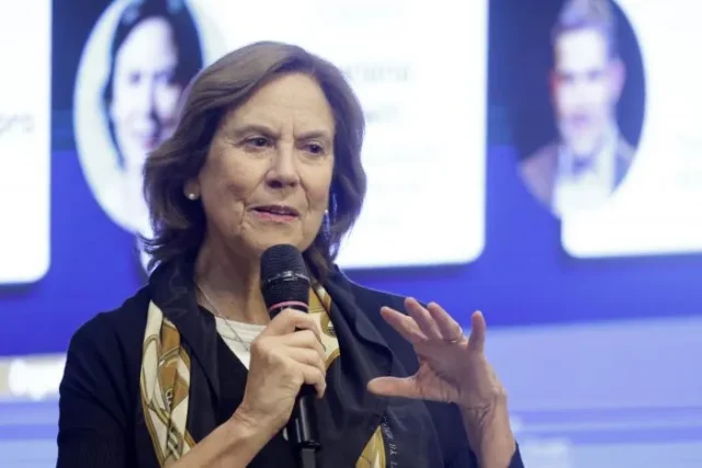 Lanzamiento-del-libro-Clara-y-Mauricio-una-historia-cultural-del-amor-CR48-700×467