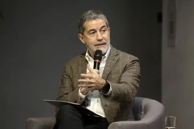 Lanzamiento-del-libro-Clara-y-Mauricio-una-historia-cultural-del-amor-CR53-700×467