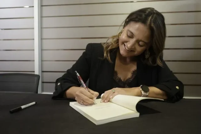 Lanzamiento-del-libro-Clara-y-Mauricio-una-historia-cultural-del-amor-CR81-700×467