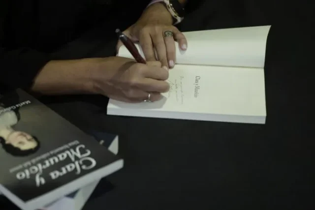Lanzamiento-del-libro-Clara-y-Mauricio-una-historia-cultural-del-amor-CR92-700×467