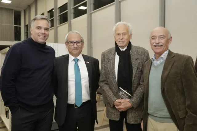 Lanzamiento-del-libro-Clara-y-Mauricio-una-historia-cultural-del-amor-CR94-700×467