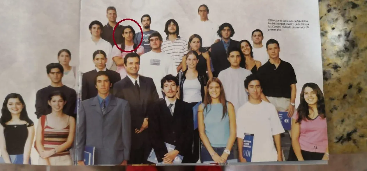 El Dr. Varela junto a sus compañeros de la primera generación de Medicina UNAB.