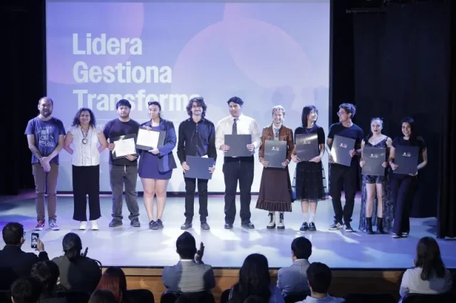 Ceremonia-Cierre-Curso-Súmate-Líderes-Estudiantiles-Sede-Santiago-CR20-800×533