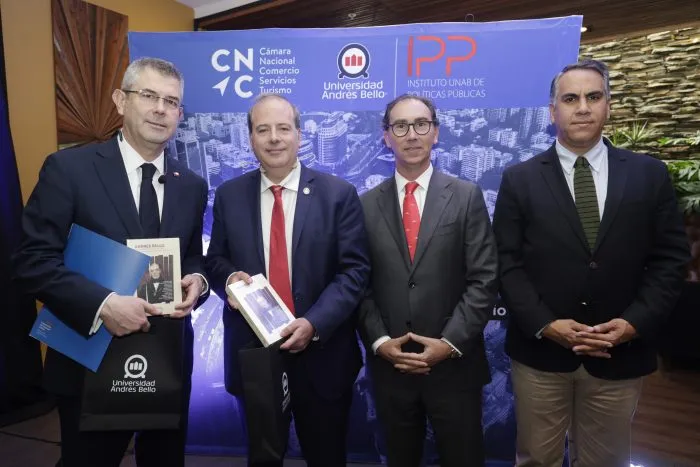 UNAB presenta estudio sobre comercio ilegal y crimen organizado en encuentro internacional