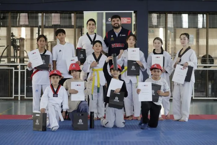 Niñas, niños y jóvenes participaron en el primer taller de taekwondo organizado por el Endowment UNAB