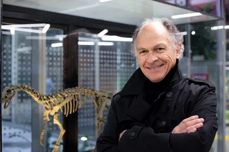 Radio Futuro | Docente Geología UNAB aborda el descubrimiento del dinosaurio Chilesaurus diegosuarezi