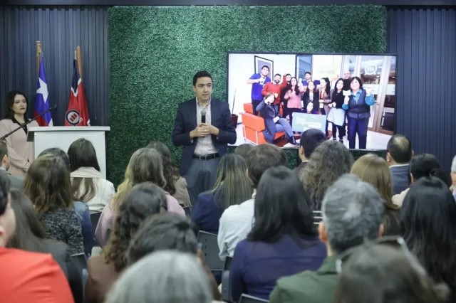 Ceremonia-de-renovación-de-compromiso-institucional_CRA06-2000×1333