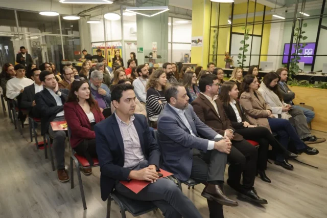 Ceremonia-de-renovación-de-compromiso-institucional_CRA54-2000×1333