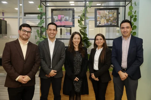 Ceremonia-de-renovación-de-compromiso-institucional_CRA61-2000×1333