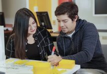 Sociología y Educación General Básica destacan en Ranking América Economía