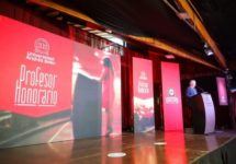 Universidad Andrés Bello realizó ceremonia de entrega del Premio Profesor Honorario 2021