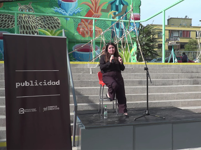 Carolina Pizarro presentando se Masterclass en Campus Creativo