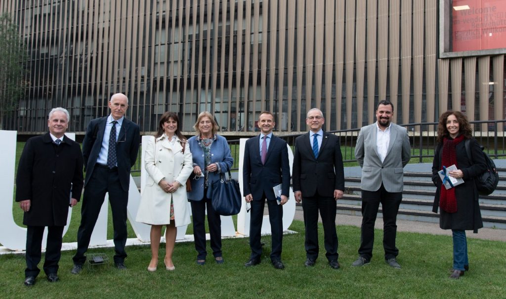 Delegación diplomática italiana llegó a sede Concepción Unab para buscar instancias de colaboración en investigación