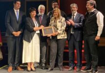 Dra. Verónica Larach recibió premio “Maestra de la Psiquiatría Chilena 2022” en medio de felicitaciones de expertos internacionales