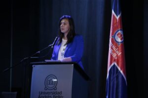 Ministra CTCI Siliva Díaz en conferencia UNAB